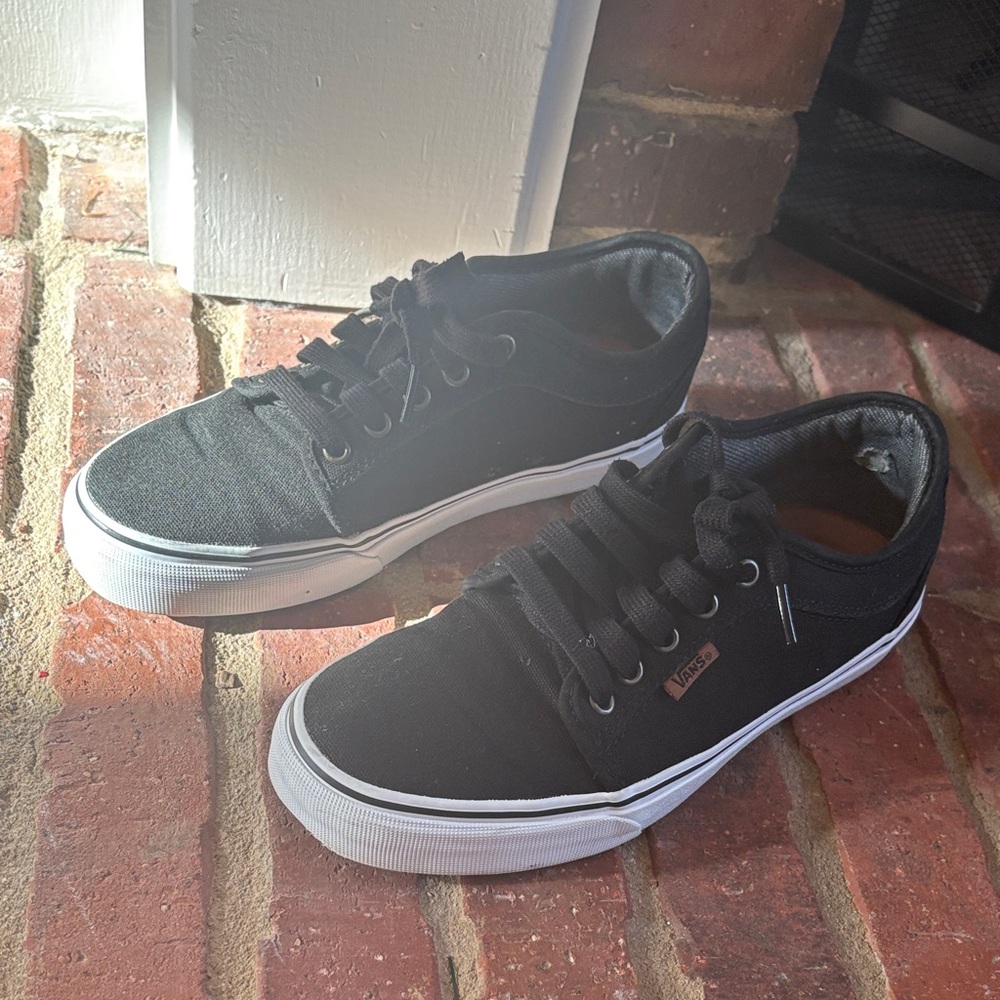 Vans Men's Black and White Sneakers Chukka Low Size 7.5